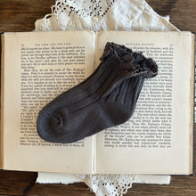 Load image into Gallery viewer, frilly socks