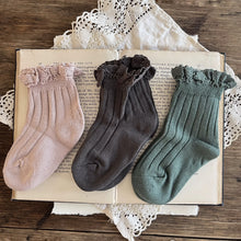 Load image into Gallery viewer, frilly socks